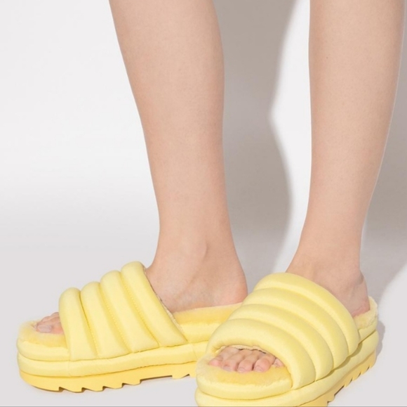 UGG BANANA YELLOW MAXI SHEEPSKIN PLATFORM Women SANDALS size8 new - Picture 5 of 8